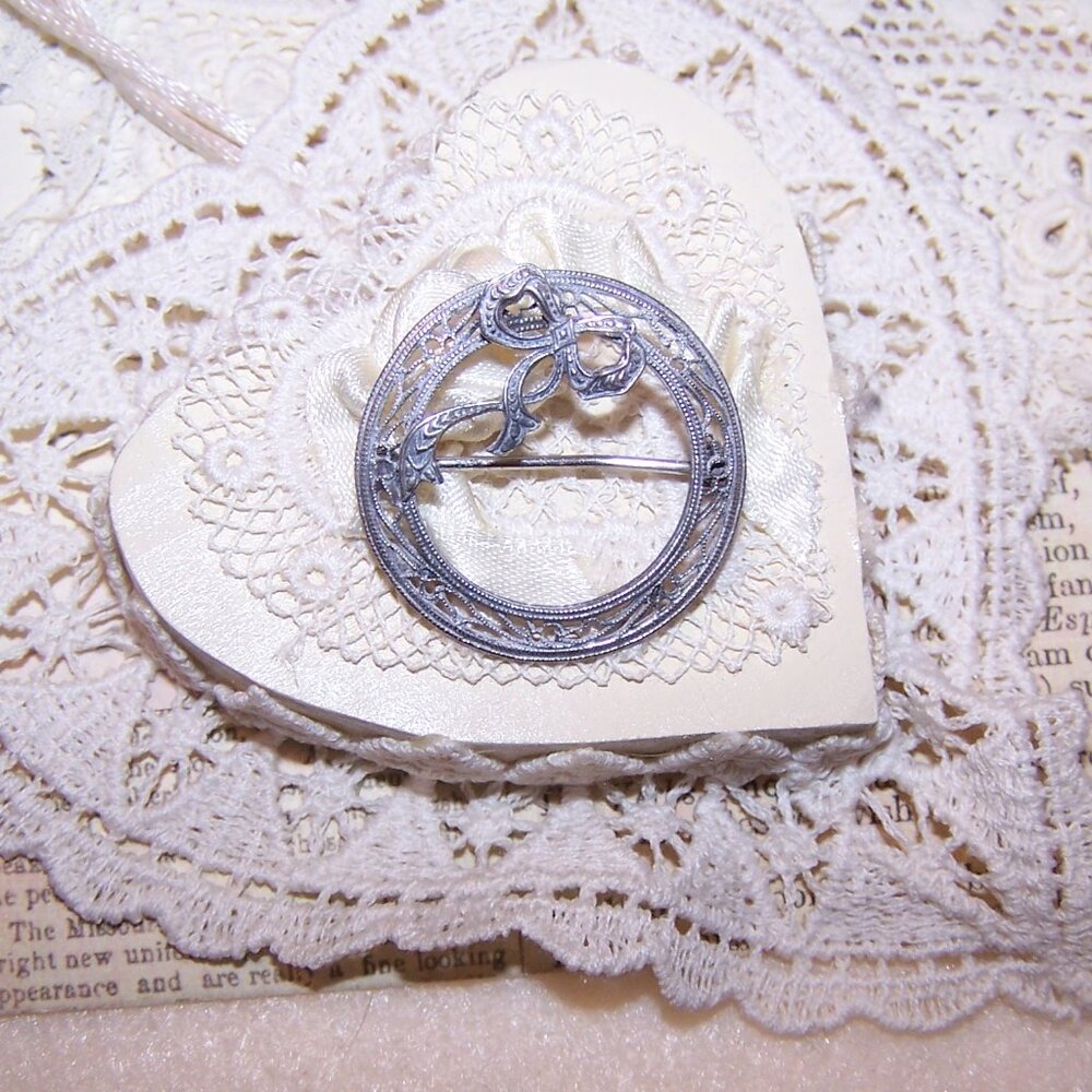Art Deco Sterling Silver Filigree Pin Brooch - Circle with a Bow